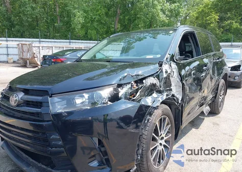 2018 Toyota Highlander Se из США, поврежденный, VIN 5TDJZRFH6JS496061